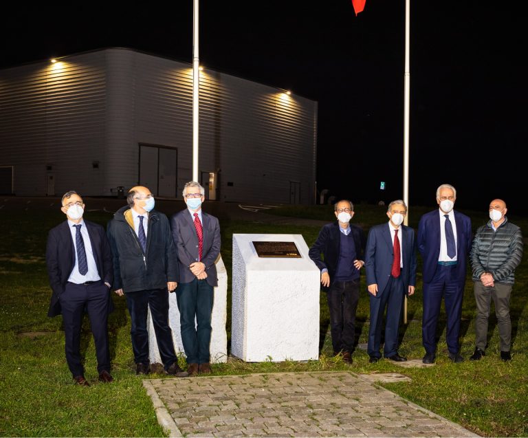 The unveiling of the commemorative plaque for the dedication of a IEEE Milestone to Virgo – 2